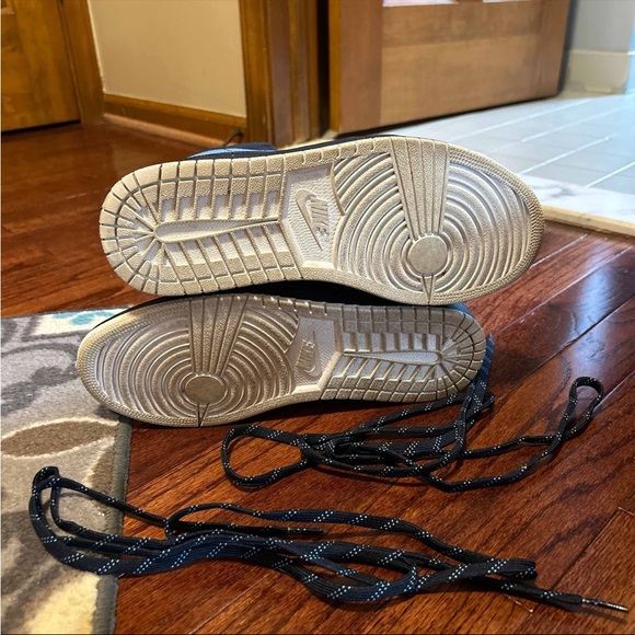 Nike Air Jordan’s 1 “Mid” Obsidian. - Picture 4 of 6